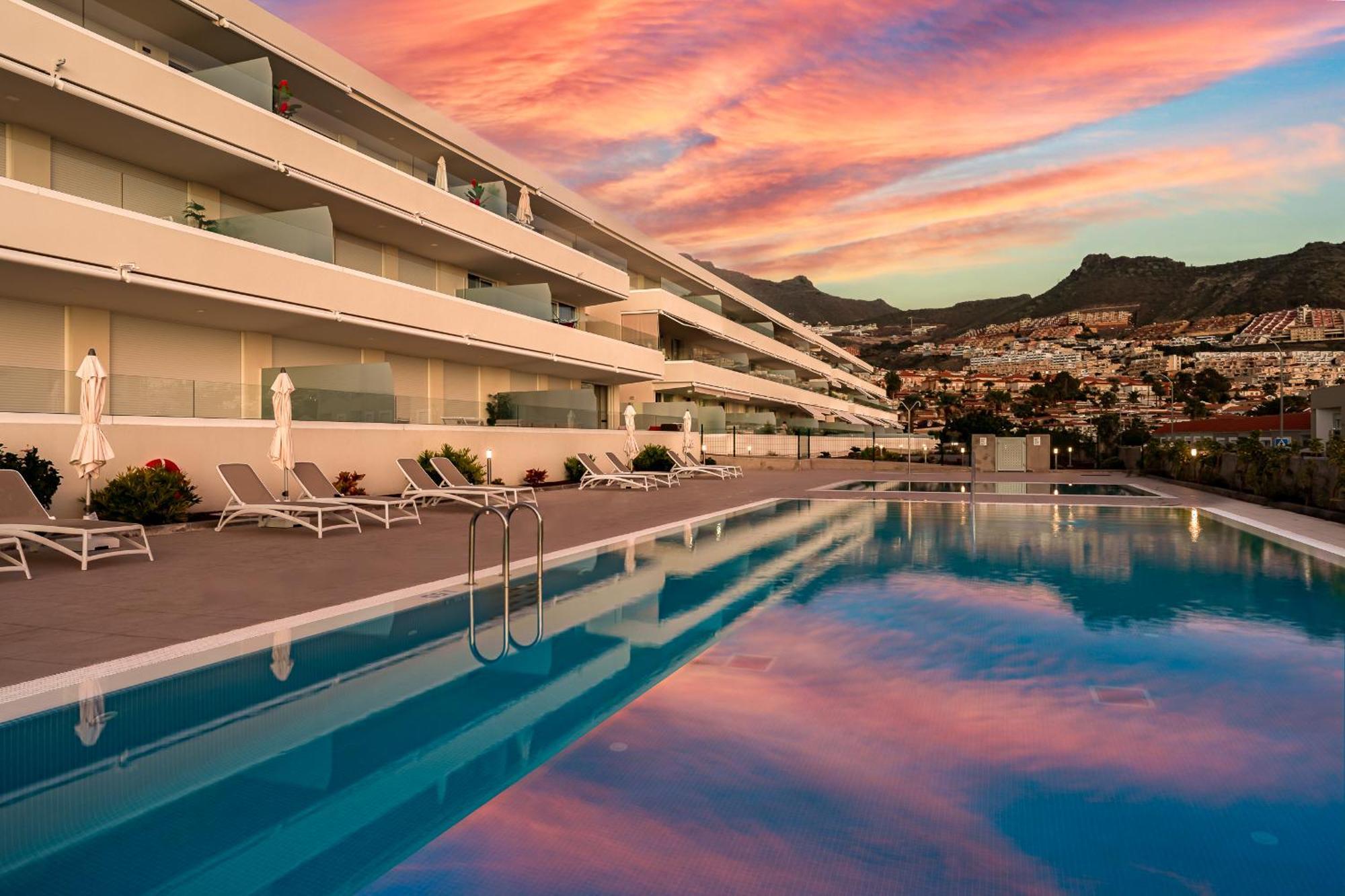 Modern New Apartment Las Terrazas De Costa Adeje. Heated Pool, Big Terrace And Private Parking Exterior foto